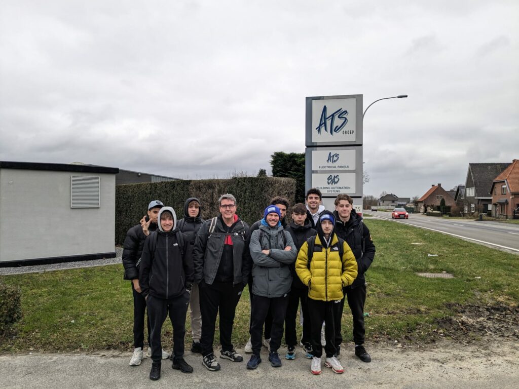 Photo de groupe en visite d’entreprise