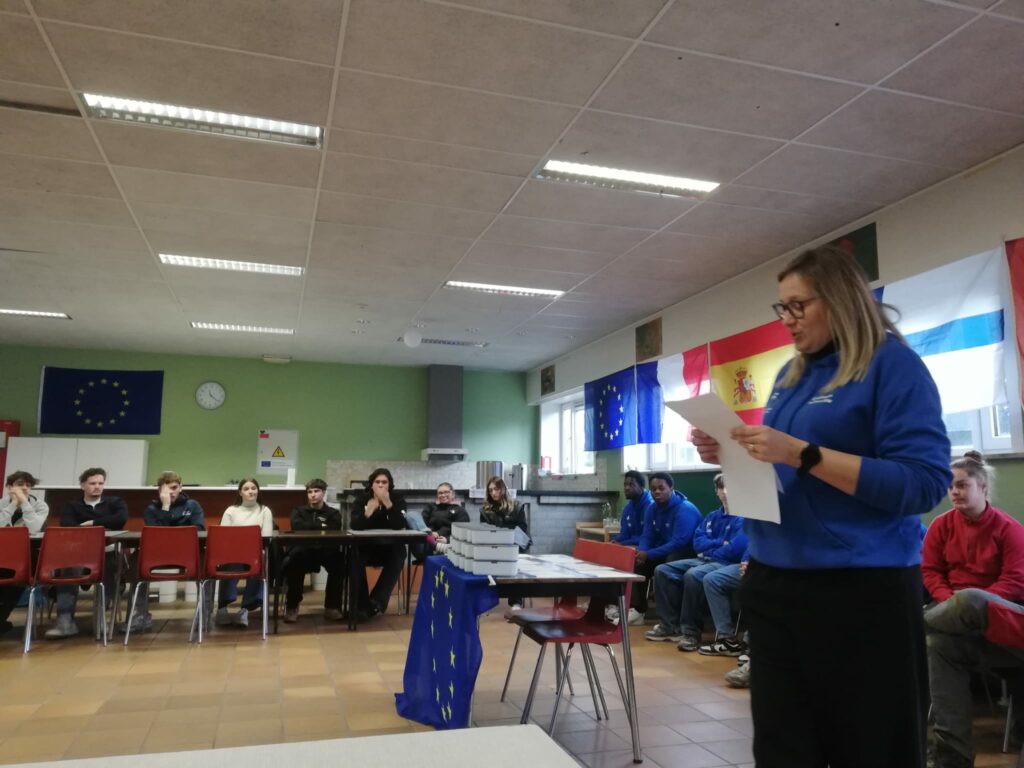 lluvia Ceremonia de clausura - Sofie Van Landuyt, coordinadora Erasmus