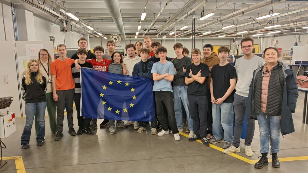 Electromechanics and electricity - a great partnership
The whole group with the European flag